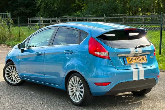 Ford Fiesta (2011) thumbnail 5