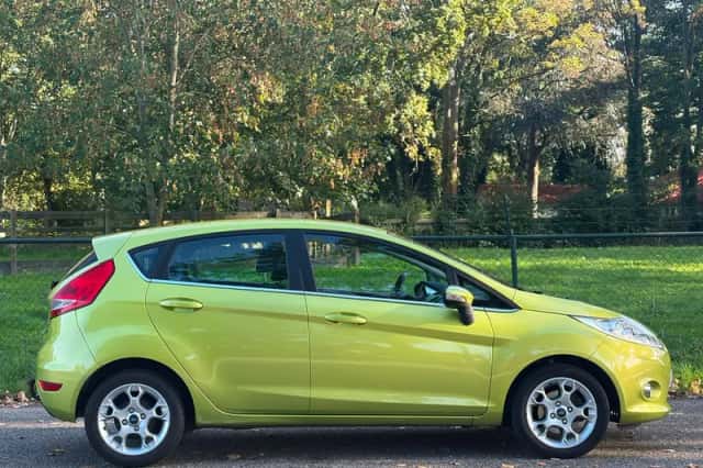 Ford Fiesta (2011) thumbnail 2