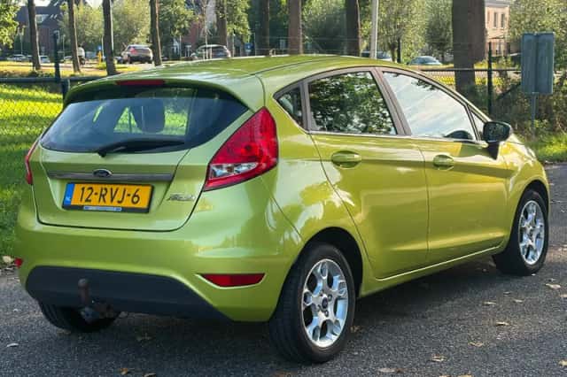 Ford Fiesta (2011) thumbnail 3