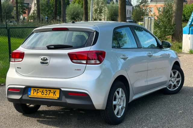 Kia Rio (2017) thumbnail 3