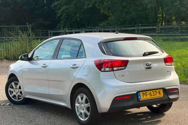 Kia Rio (2017) thumbnail 5