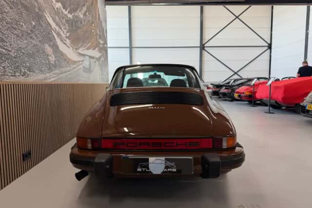 Porsche 911 (1975) thumbnail 3