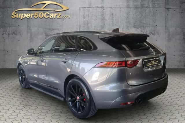 Jaguar F-Pace (2018) thumbnail 3
