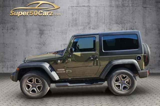 Jeep Wrangler (2016) thumbnail 2
