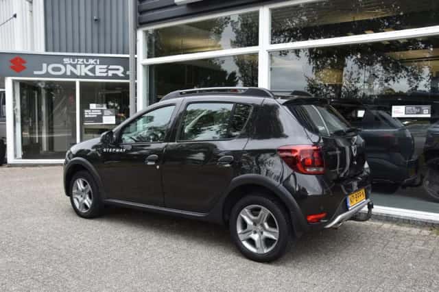 Dacia Sandero (2017) thumbnail 3