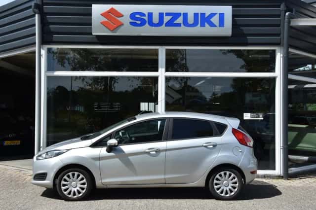 Ford Fiesta (2014) thumbnail 2