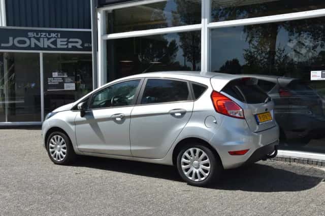 Ford Fiesta (2014) thumbnail 3