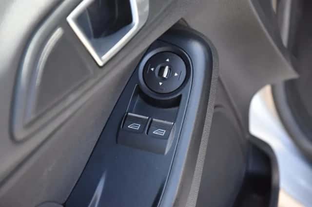 Ford Fiesta (2014) thumbnail 5