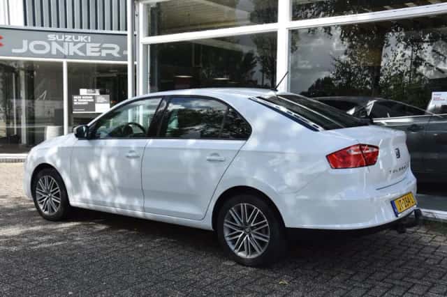 SEAT Toledo (2016) thumbnail 3