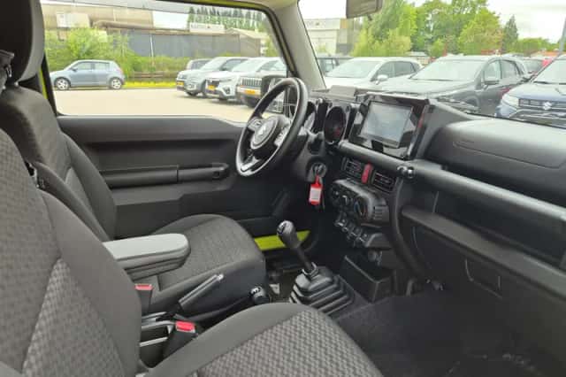 Suzuki Jimny (2022) thumbnail 6