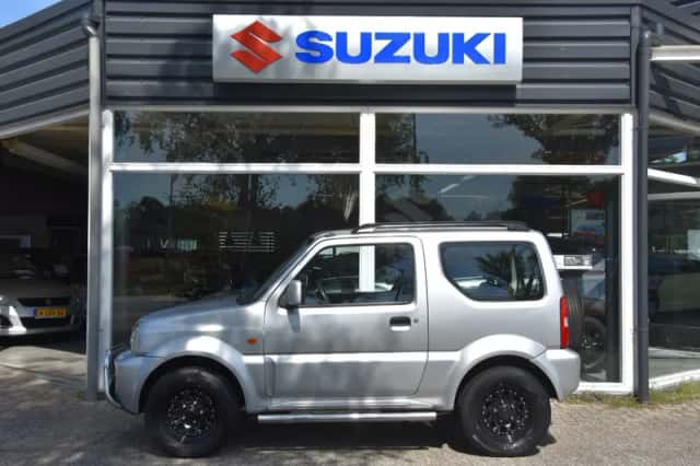 Suzuki Jimny (2009) thumbnail 2
