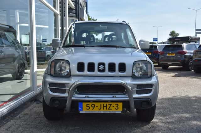 Suzuki Jimny (2009) thumbnail 4