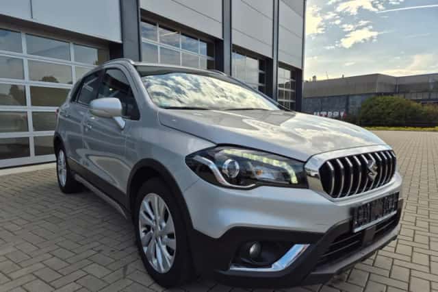 Suzuki S-Cross (2019) thumbnail 4