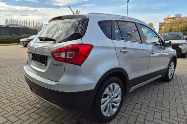 Suzuki S-Cross (2019) thumbnail 6