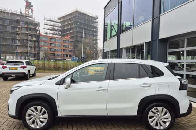 Suzuki S-Cross (2025) thumbnail 2