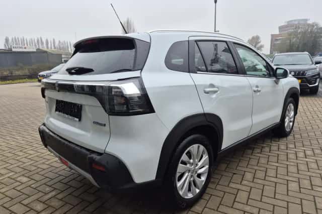 Suzuki S-Cross (2025) thumbnail 4