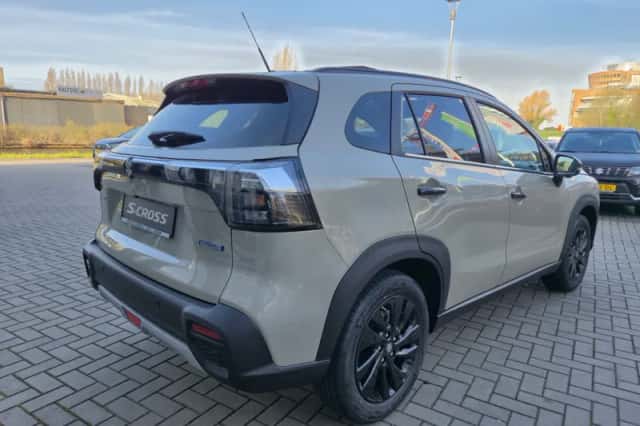 Suzuki S-Cross (2026) thumbnail 4