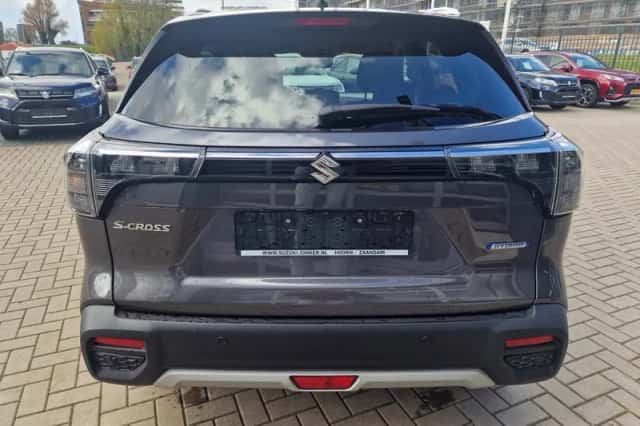 Suzuki S-Cross (2025) thumbnail 4