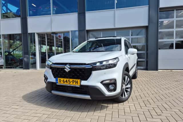 Suzuki S-Cross (2024) thumbnail 1