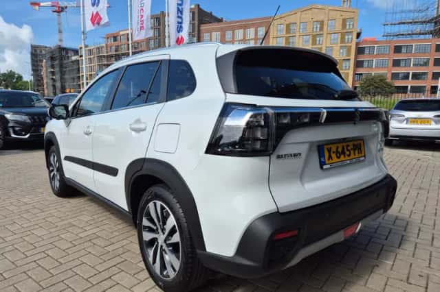 Suzuki S-Cross (2024) thumbnail 3
