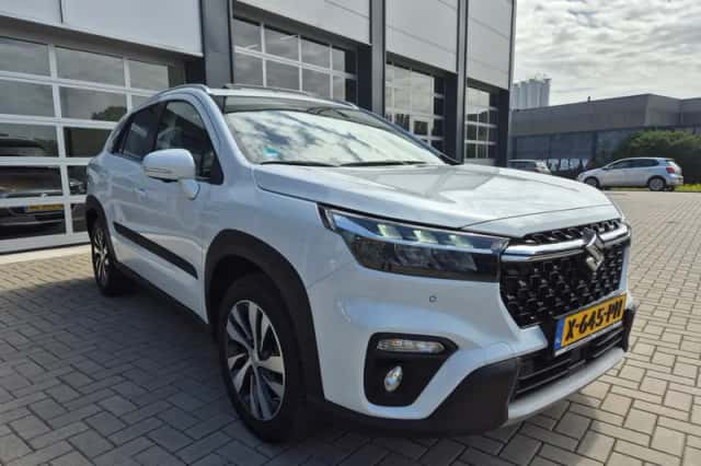 Suzuki S-Cross (2024) thumbnail 4