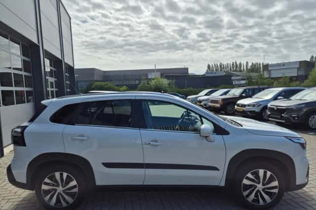 Suzuki S-Cross (2024) thumbnail 5