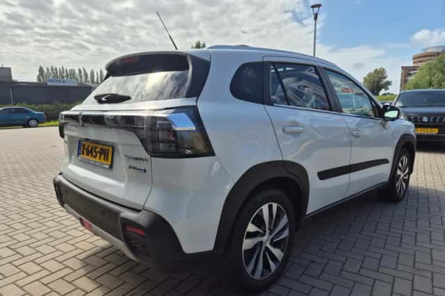 Suzuki S-Cross (2024) thumbnail 6