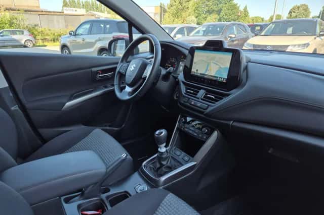 Suzuki S-cross (2025) thumbnail 5