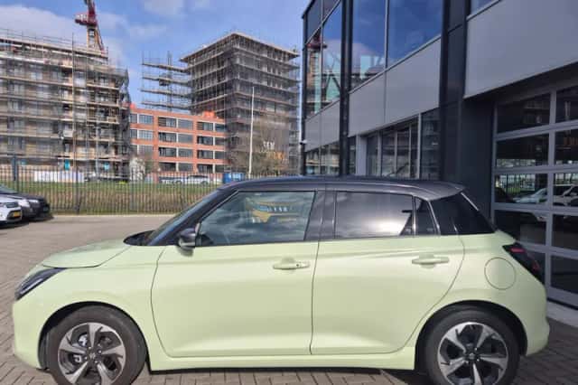 Suzuki Swift (2025) thumbnail 2