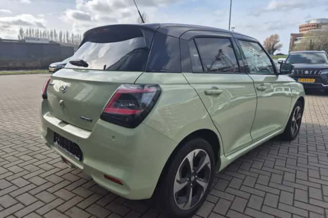 Suzuki Swift (2025) thumbnail 4