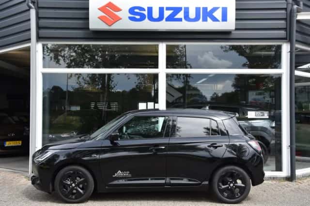 Suzuki Swift (2025) thumbnail 2