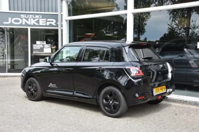 Suzuki Swift (2025) thumbnail 3