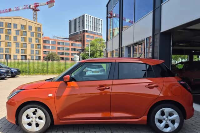Suzuki Swift (2025) thumbnail 2