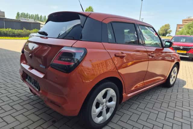 Suzuki Swift (2025) thumbnail 4