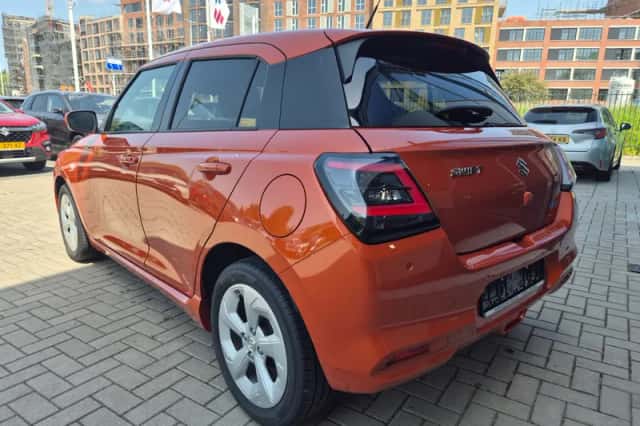 Suzuki Swift (2025) thumbnail 5