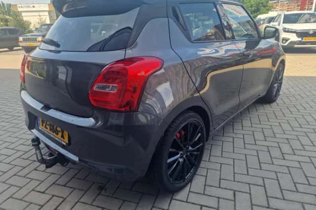Suzuki Swift (2017) thumbnail 5