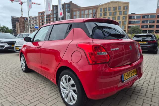 Suzuki Swift (2021) thumbnail 3