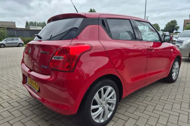 Suzuki Swift (2021) thumbnail 4
