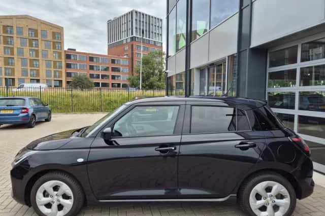 Suzuki Swift (2025) thumbnail 2