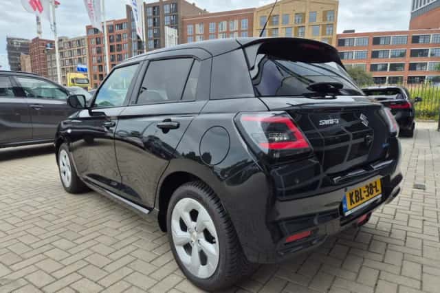 Suzuki Swift (2025) thumbnail 5