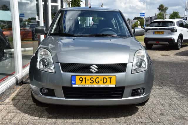 Suzuki Swift (2006) thumbnail 4