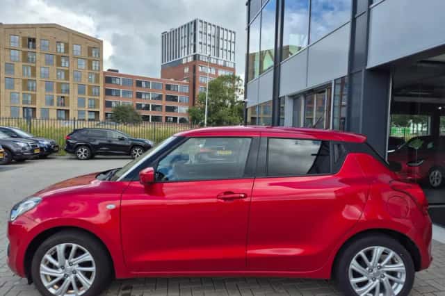 Suzuki Swift (2021) thumbnail 2