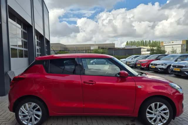 Suzuki Swift (2021) thumbnail 5