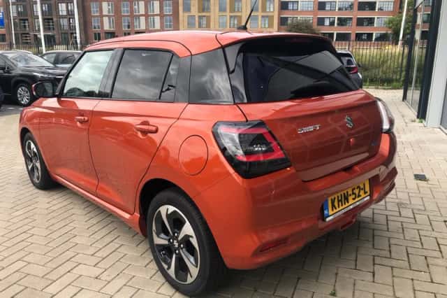 Suzuki Swift (2025) thumbnail 3