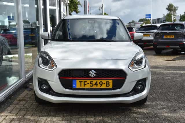 Suzuki Swift (2018) thumbnail 4