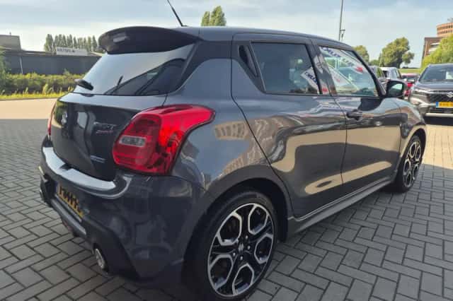 Suzuki Swift (2022) thumbnail 4