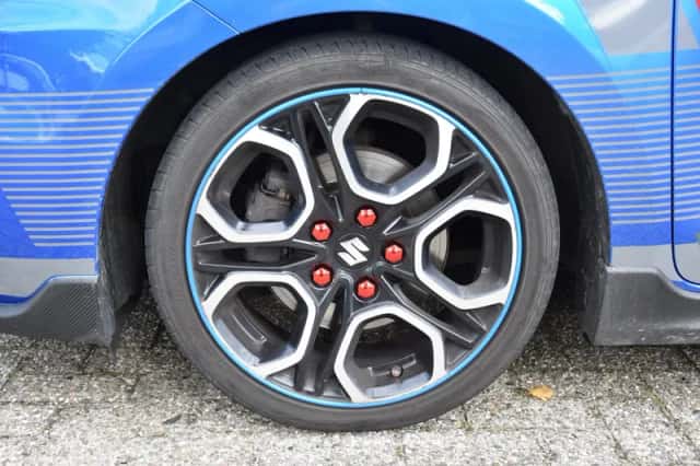 Suzuki Swift (2018) thumbnail 6