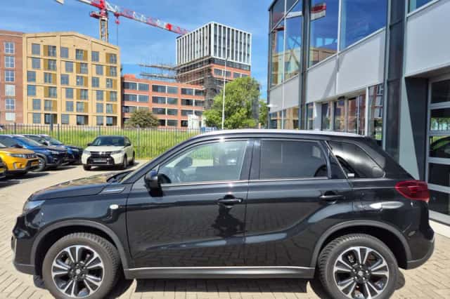 Suzuki Vitara (2022) thumbnail 2