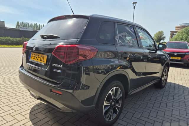 Suzuki Vitara (2022) thumbnail 4