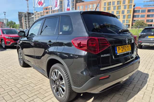 Suzuki Vitara (2022) thumbnail 5